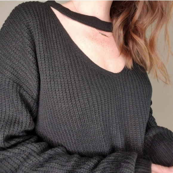 Soft black cutout sweater - Picture 2 of 6